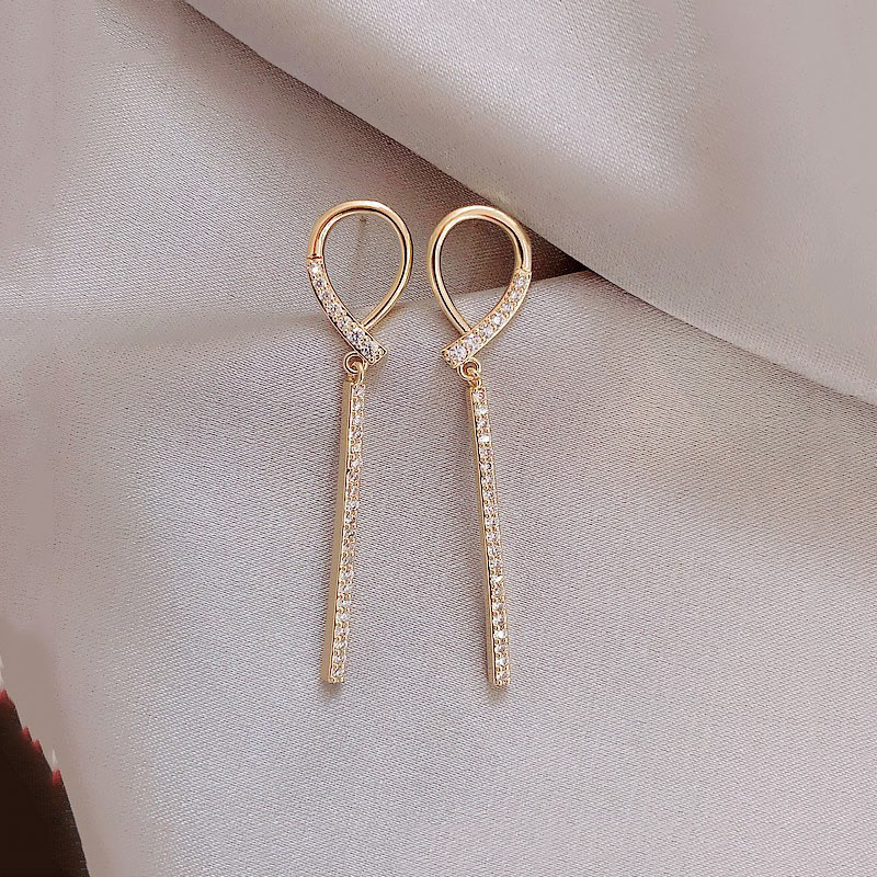 Trendy Fashion Geometric Knot Long Drop Earring Mosaic Cubic Zircon Gold Color Strip Earring Jewelry For Women S-E1103
Trendy Fashion Geometric Knot Long Drop Earring Mosaic Cubic Zircon Gold Color Strip Earring Jewelry For Women S-E1103
