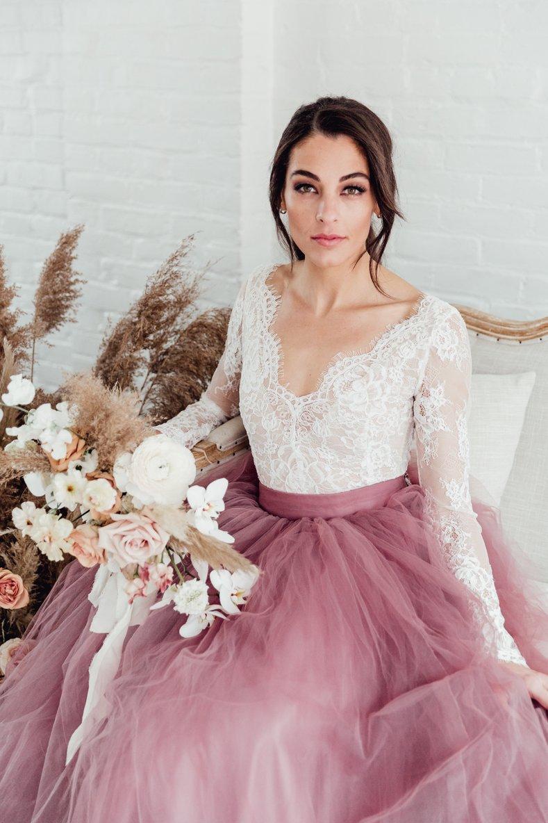 Country 2021 Dresses White And Dusty Pink Tulle V Neck Scalloped Lace Long Sleeves Sweep Train Wedding Gown Hochzeitskleid