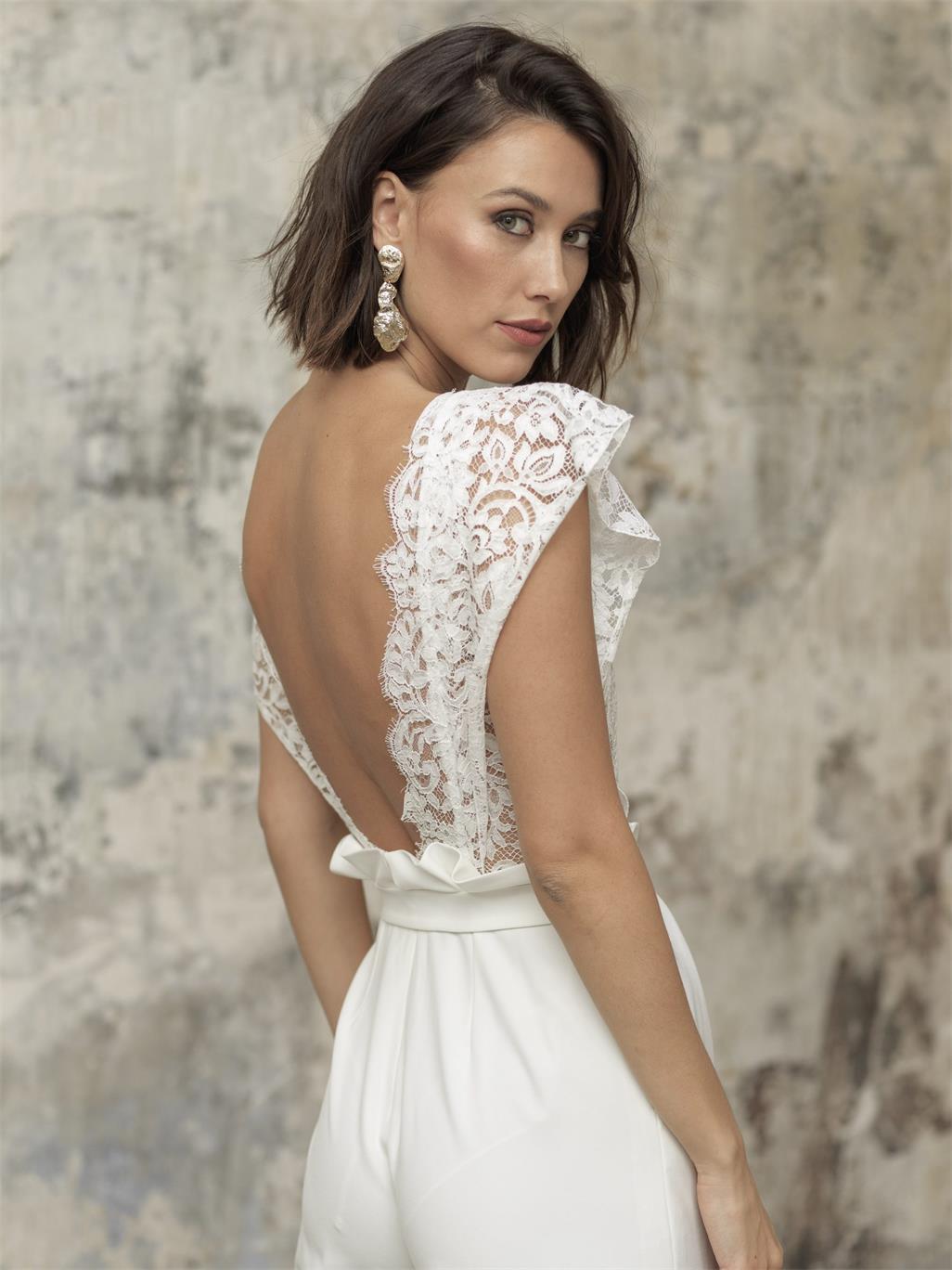 2021 New Backless Jumpsuits Bridal Outfit Beach Wedding Dresses Tea Length Lace Reception Gowns Women Pant Suit