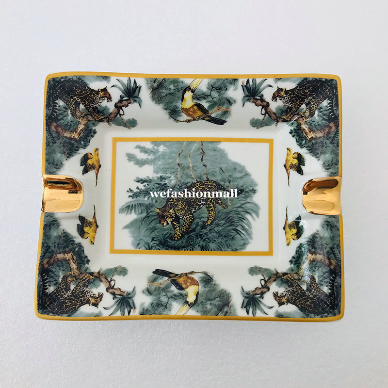 Good quality Ceramic Animal pattern Cigar Ashtray Porcelain Cigar Ashtray Luxurious 2 Holder Cigar Ashtray Home Desk Decor Festival Gift
Good quality Ceramic Animal pattern Cigar Ashtray Porcelain Cigar Ashtray Luxurious 2 Holder Cigar Ashtray Home Desk Decor Festival Gift