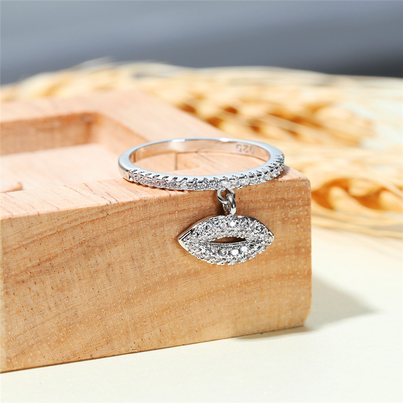 Dainty Female Lips Thin Pendant Ring Charm Yellow Gold Color Engagement Ring Vintage White Crystal Stone Wedding Rings For Women
Dainty Female Lips Thin Pendant Ring Charm Yellow Gold Color Engagement Ring Vintage White Crystal Stone Wedding Rings For Women