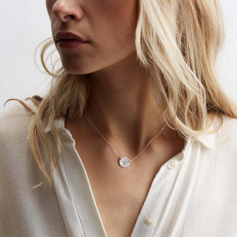 Simple Fashion Female Clavicle Pendant Round Pattern Neck Chain Necklace Laser engraved Letter Jewelry
Simple Fashion Female Clavicle Pendant Round Pattern Neck Chain Necklace Laser engraved Letter Jewelry