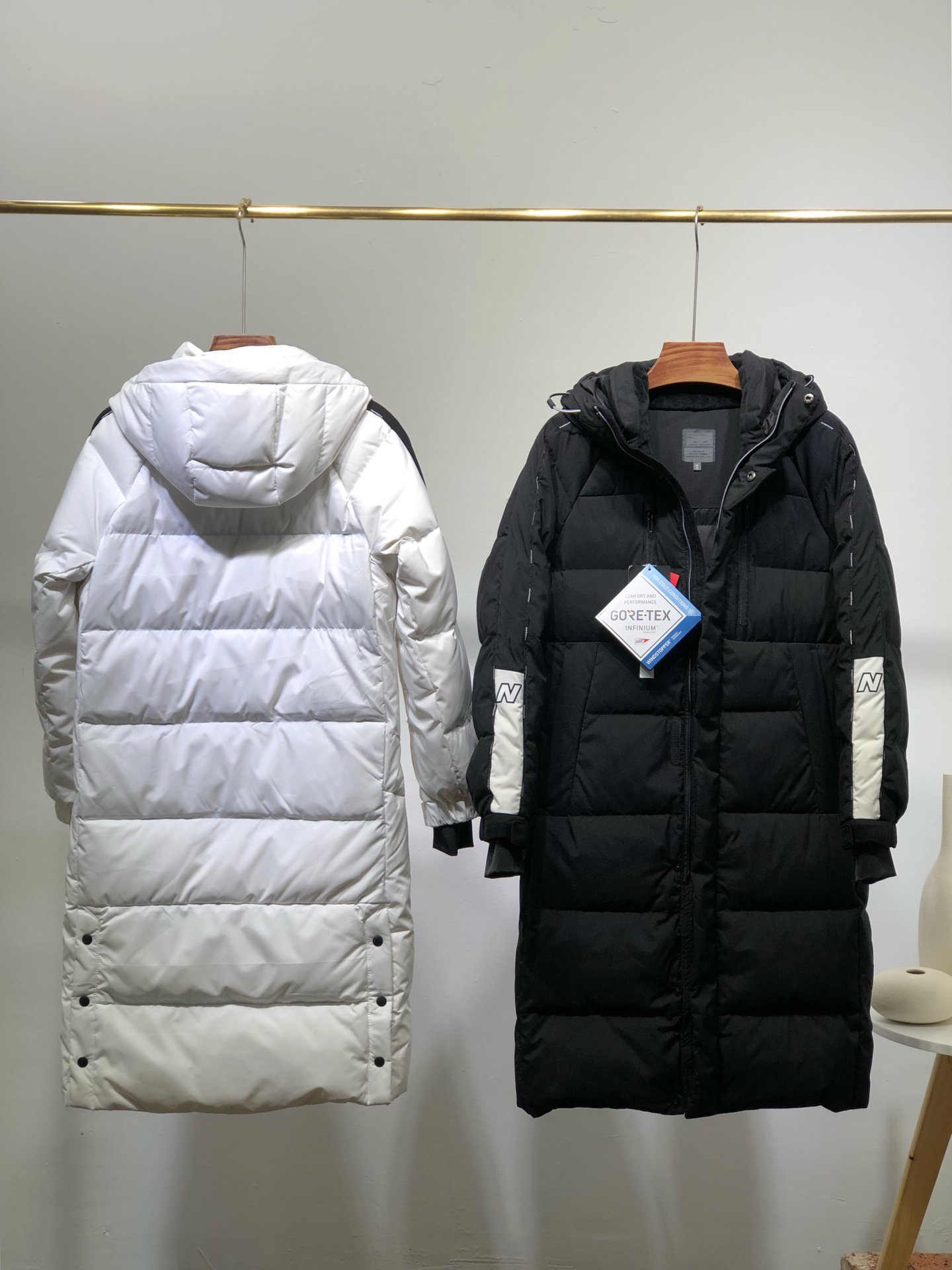 Fashion Mens Womens Down Jacket for Winter Keep Warm Parkas Jackets High Quality Unisex Parkas Down Coats 2 Colors White Black Size -2XL
Fashion Mens Womens Down Jacket for Winter Keep Warm Parkas Jackets High Quality Unisex Parkas Down Coats 2 Colors White Black Size -2XL