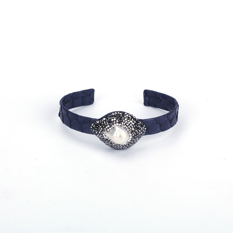 Natural Rough Big Freshwater Pearl Charm Pave Rhinestone Dark Navy Blue Real Snake Leather Wrap Wide Open Bangle Cuff for Women
Natural Rough Big Freshwater Pearl Charm Pave Rhinestone Dark Navy Blue Real Snake Leather Wrap Wide Open Bangle Cuff for Women
