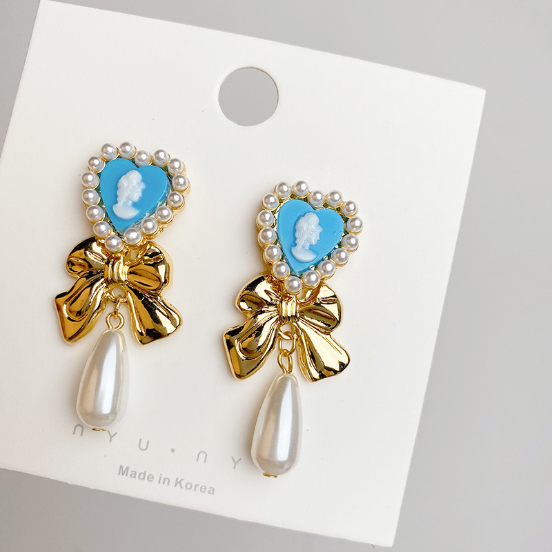 Sansummer New Hot Fashion Blue Heart Golden Bow Water Drop Pendant Pearl Retro Wind Party Princess Earrings For Women Jewelry
Sansummer New Hot Fashion Blue Heart Golden Bow Water Drop Pendant Pearl Retro Wind Party Princess Earrings For Women Jewelry