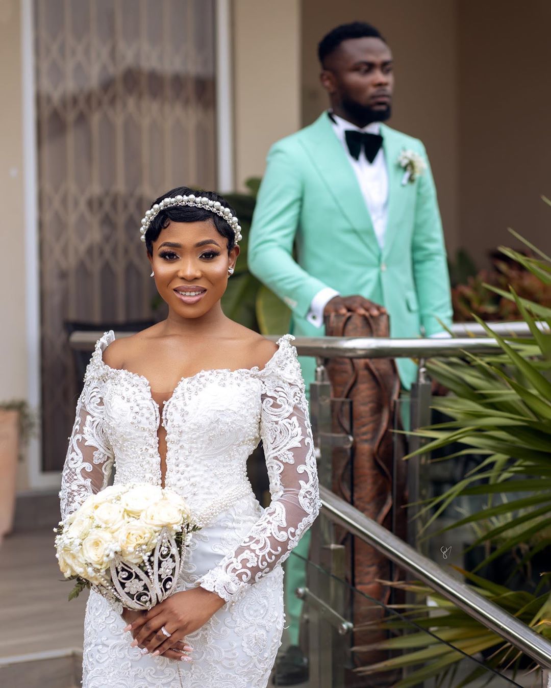 2020 Plus Size Arabic Aso Ebi Luxurious Crystals Lace Wedding Dresses Mermaid Long Sleeves Bridal Dresses Vintage Wedding Gowns ZJ954