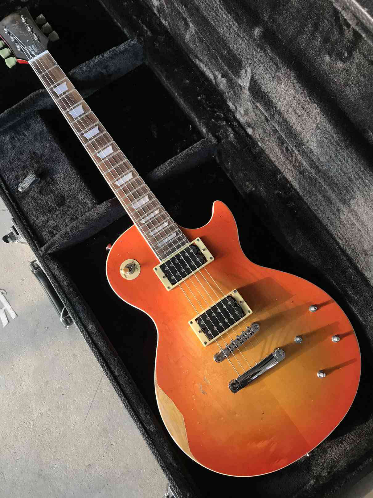 Custom Vintage Relic Slash Electric Guitar Honey Burst Vos Black Pickups China Electric Guitars Free Shipping
Custom Vintage Relic Slash Electric Guitar Honey Burst Vos Black Pickups China Electric Guitars Free Shipping
