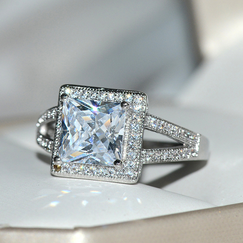 Fashion Light Luxury Square Zircon Crystal ring For Women's White Gold Color Engagement Wedding Ring Exquisite Jewelry
Fashion Light Luxury Square Zircon Crystal ring For Women's White Gold Color Engagement Wedding Ring Exquisite Jewelry