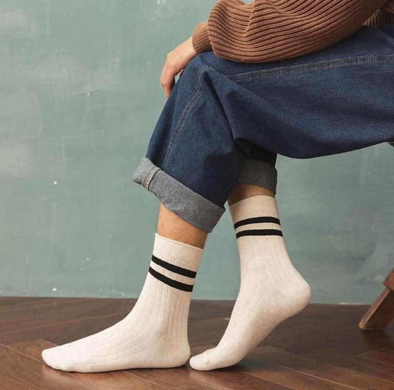 Men's socks Japanese thick line two bar medium tube socks simple retro cotton autumn and winter
Men's socks Japanese thick line two bar medium tube socks simple retro cotton autumn and winter