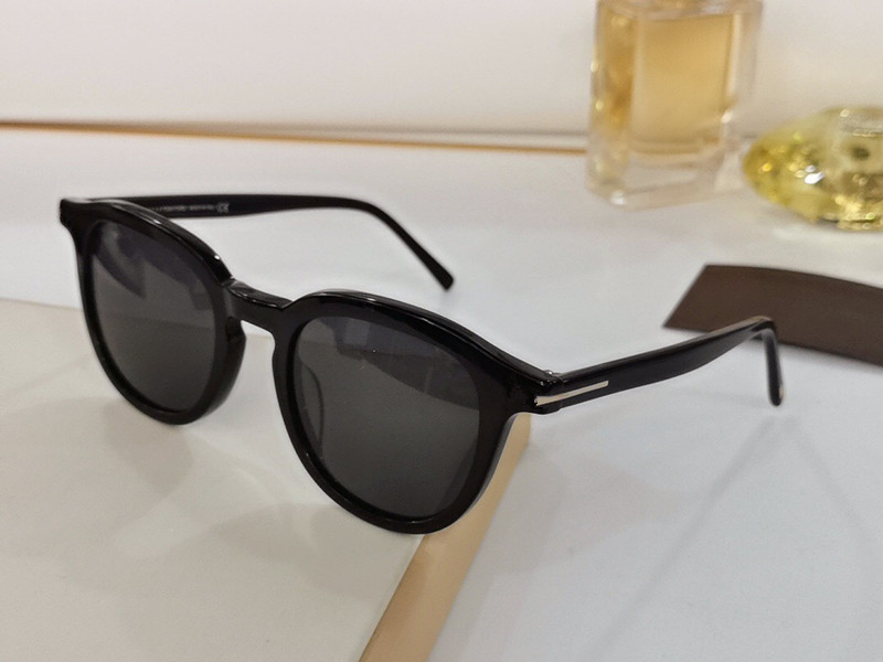 816 fashion Women and Men sunglasses small frame charming style top quality popular simple UV400 outdoor glasses with case top quality, White;black
816 fashion Women and Men sunglasses small frame charming style top quality popular simple UV400 outdoor glasses with case top quality, White;black