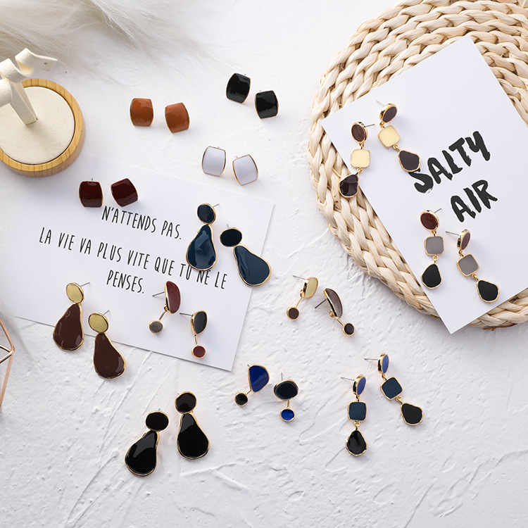 MENGJIQIAO 2020 Korean New Vintage Geometric Irregular Square Water Drop Enamel Asymmetric Earrings For Women Fashion Oorbellen
MENGJIQIAO 2020 Korean New Vintage Geometric Irregular Square Water Drop Enamel Asymmetric Earrings For Women Fashion Oorbellen