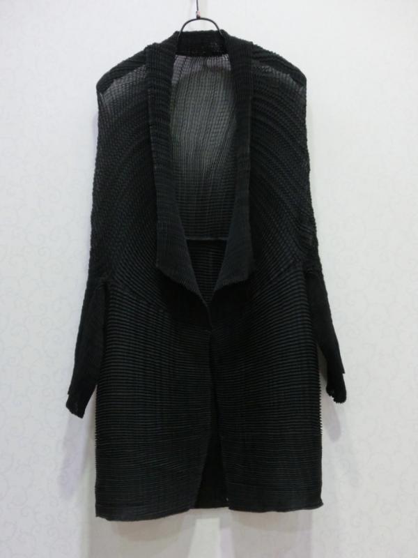 HOT SELLING Fashion miyake fold trench coat loose turn-down collar Square tofu pleated thin trench coat IN STOCK, Black
HOT SELLING Fashion miyake fold trench coat loose turn-down collar Square tofu pleated thin trench coat IN STOCK, Black