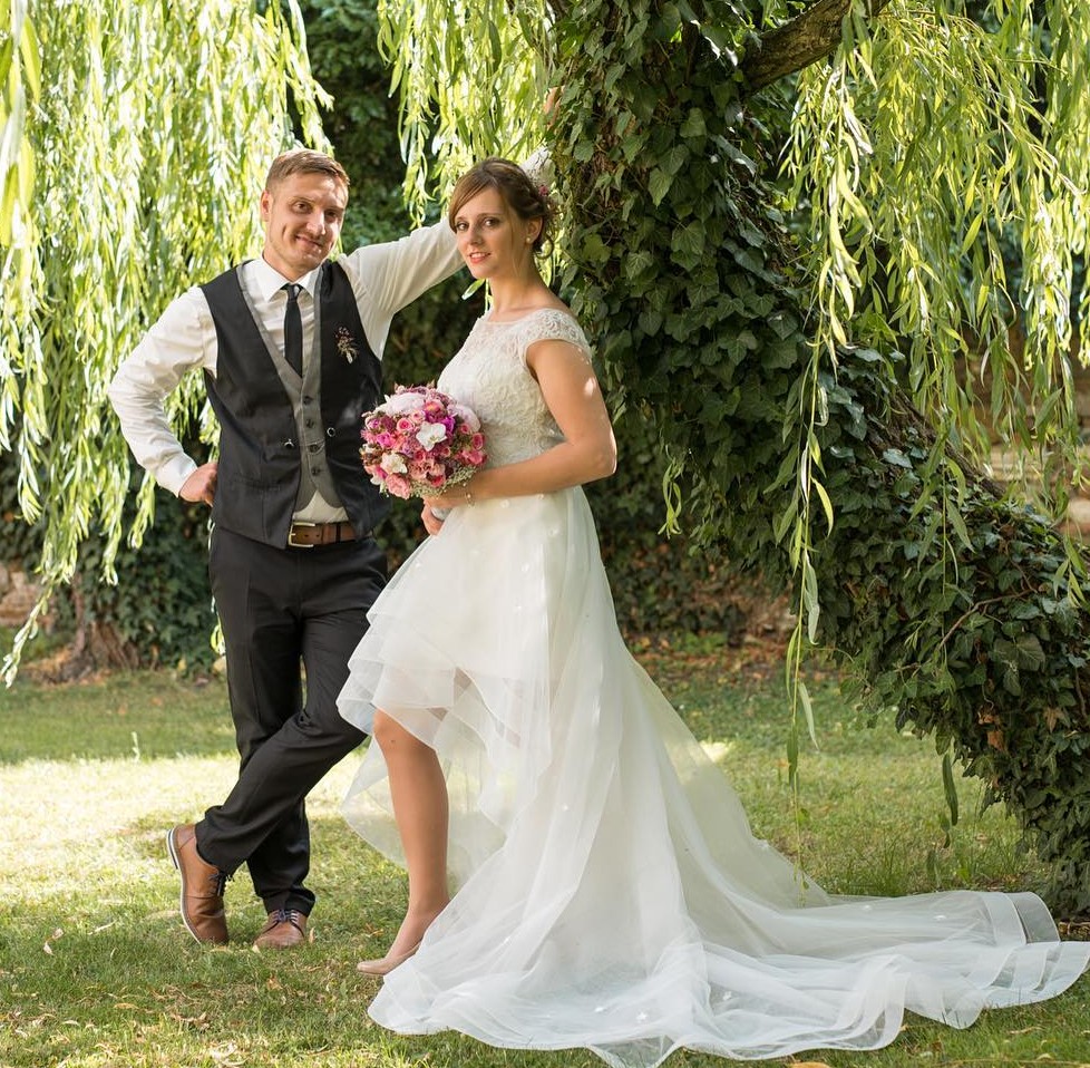 2021 Ivory High Low Flowers Wedding Dresses Boho Beach Lace Tulle Bridal Gowns Short Front Long Back Country Wedding Dress Vestidos de novia