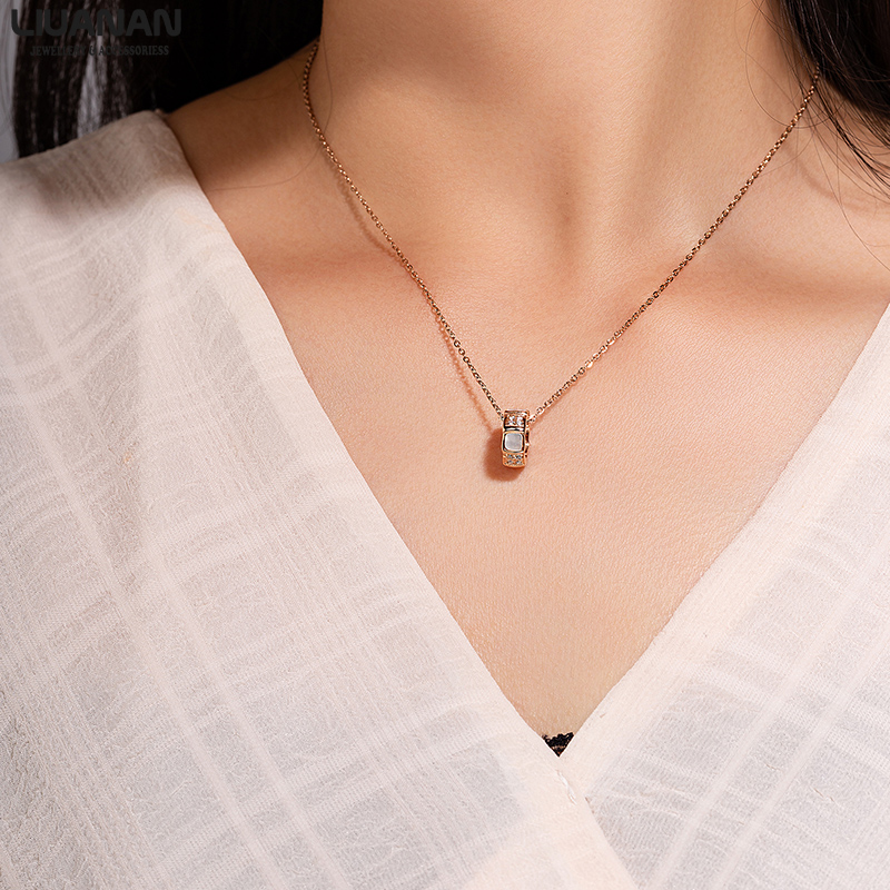 Rose Gold Shell Circle Necklace CZ Zircon Necklaces & Pendants for Women Young Female Stainless Steel Jewelry Gift
Rose Gold Shell Circle Necklace CZ Zircon Necklaces & Pendants for Women Young Female Stainless Steel Jewelry Gift