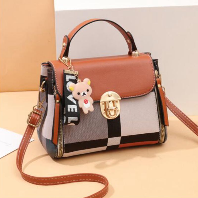 2021 The latest catwalk bags, luxury brand-name handbags, available in five colors, high-end fashion, shoulder bag handbag full of modern sense, casual and versatile, Brown
2021 The latest catwalk bags, luxury brand-name handbags, available in five colors, high-end fashion, shoulder bag handbag full of modern sense, casual and versatile, Brown
