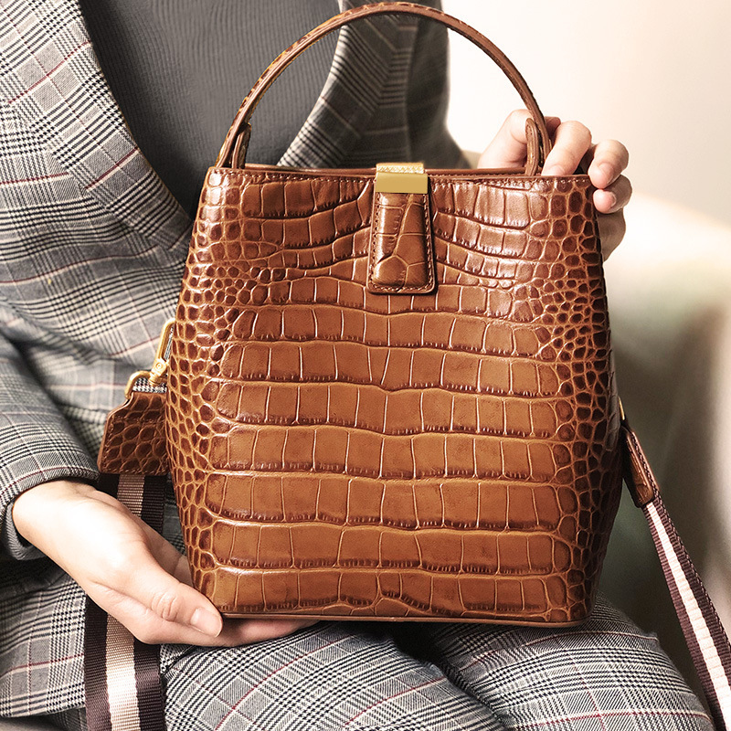 Leather women's bag 2020 new first layer leather crocodile pattern bucket bag hand-held single shoulder 0120, See chart
Leather women's bag 2020 new first layer leather crocodile pattern bucket bag hand-held single shoulder 0120, See chart