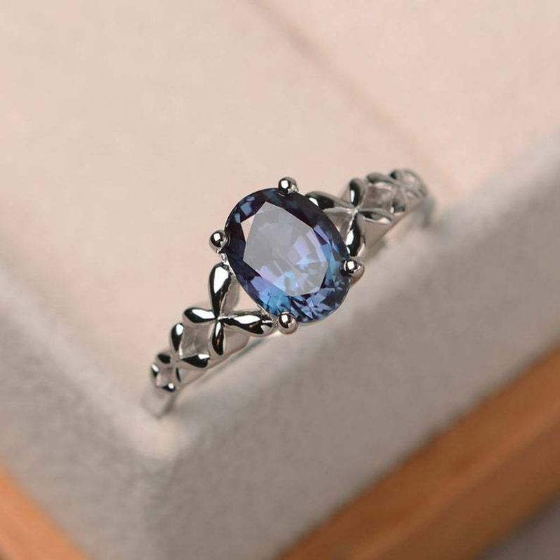 Fashion Inlaid Blue Zircon Simple Women's Engagement Ring Jewelry Jewelry Copper Large Rhinestone Smooth Ring Finger Female
Fashion Inlaid Blue Zircon Simple Women's Engagement Ring Jewelry Jewelry Copper Large Rhinestone Smooth Ring Finger Female