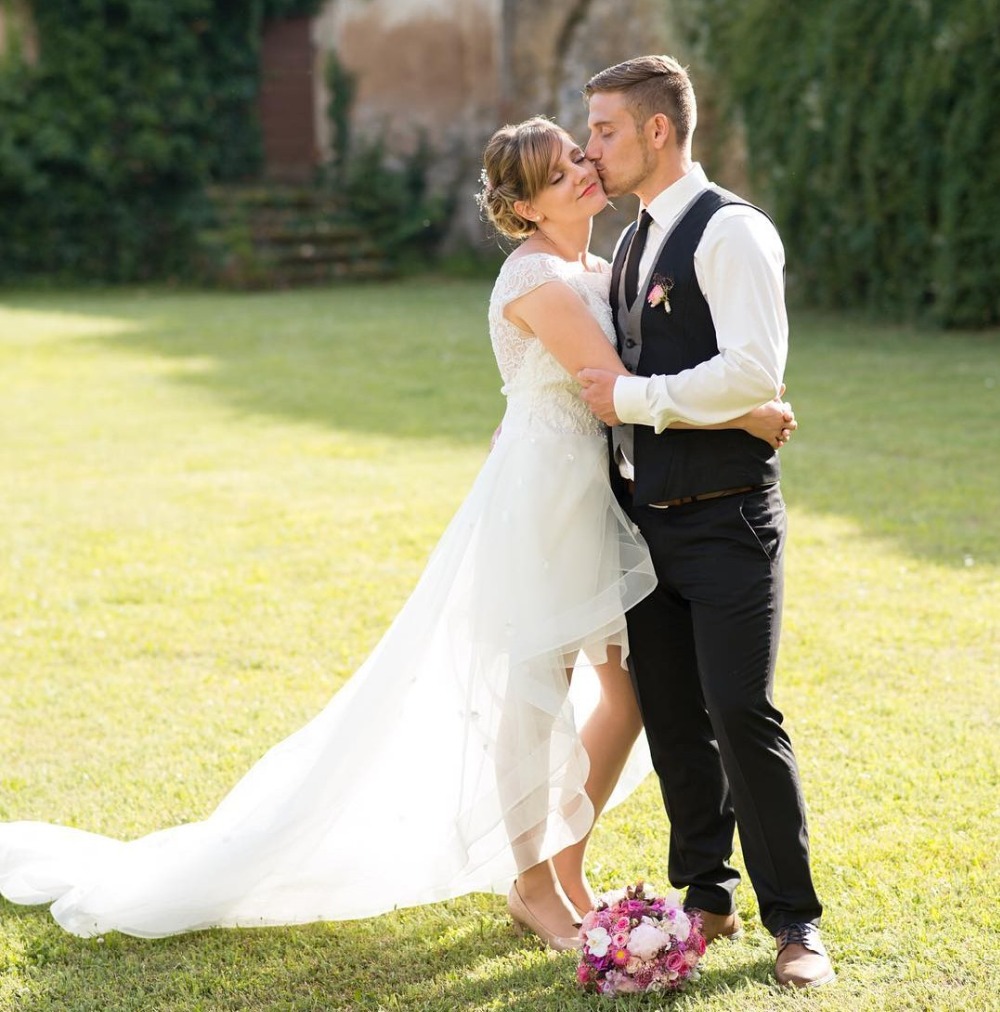 2021 Ivory High Low Flowers Wedding Dresses Boho Beach Lace Tulle Bridal Gowns Short Front Long Back Country Wedding Dress Vestidos de novia