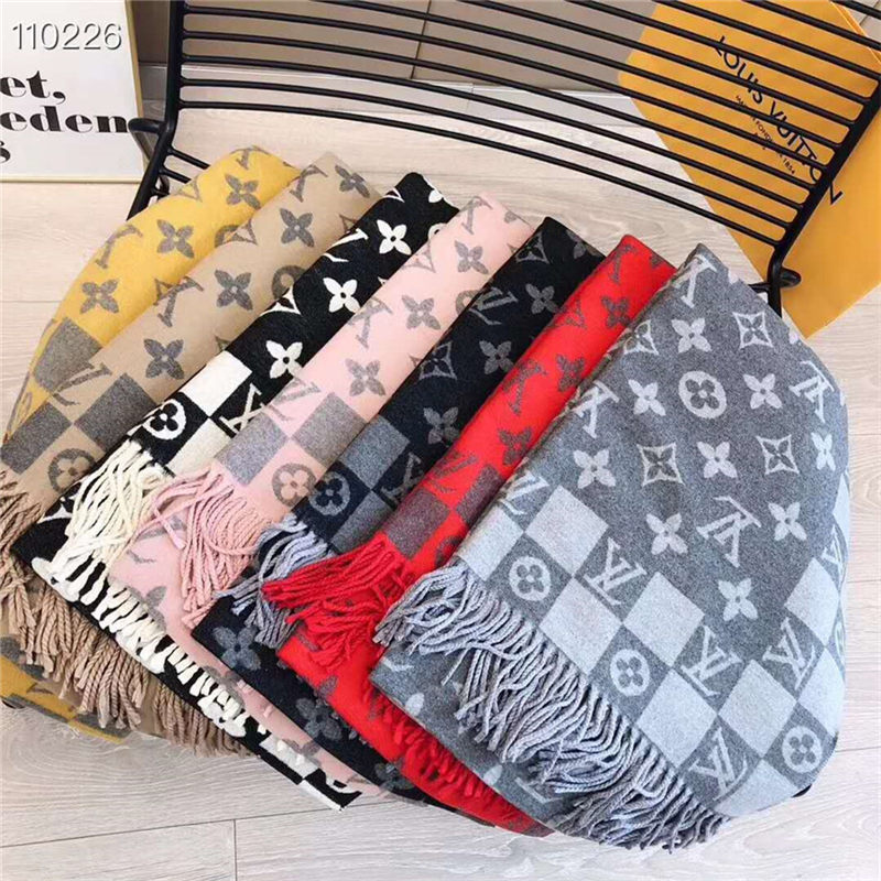 The latest European and American fashion designer elements free delivery 2020 cashmere scarf women's fashion high-quality scarf35*180cm
The latest European and American fashion designer elements free delivery 2020 cashmere scarf women's fashion high-quality scarf35*180cm