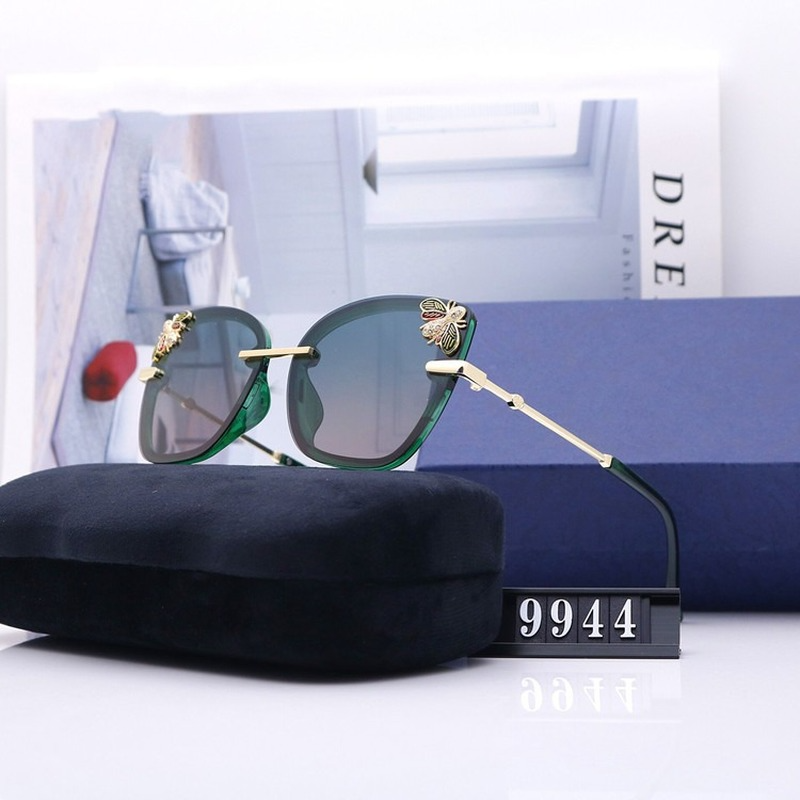 Bee Sunglasses Women Men Vintage Gradient Glasses Retro Sun Glasses Female Eyewear UV400 Fashion Drive Outdoor, White;black
Bee Sunglasses Women Men Vintage Gradient Glasses Retro Sun Glasses Female Eyewear UV400 Fashion Drive Outdoor, White;black