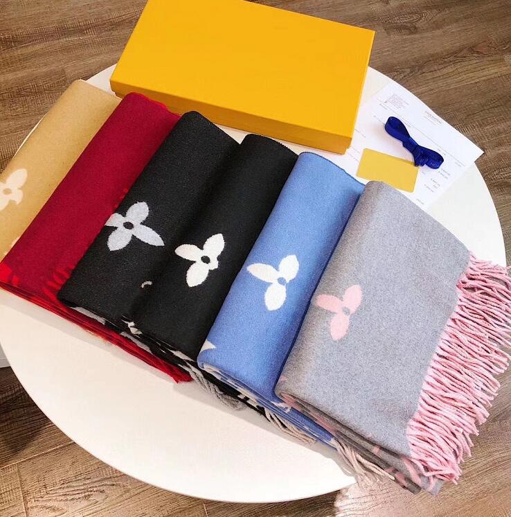 Women high quality Pashmina Stole Autumn winter wool scarf Soft warm Thick Tassel Letter Scarf Luxurys Rectangle printed Shawl With Box rtzf
Women high quality Pashmina Stole Autumn winter wool scarf Soft warm Thick Tassel Letter Scarf Luxurys Rectangle printed Shawl With Box rtzf