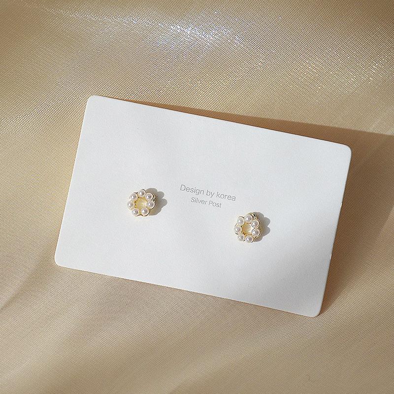 Fashion Pearl Stud Earrings for Women Designer Creativity Luxury Jewelry High Quality S925 Needle Temperament Wedding Party Gift
Fashion Pearl Stud Earrings for Women Designer Creativity Luxury Jewelry High Quality S925 Needle Temperament Wedding Party Gift