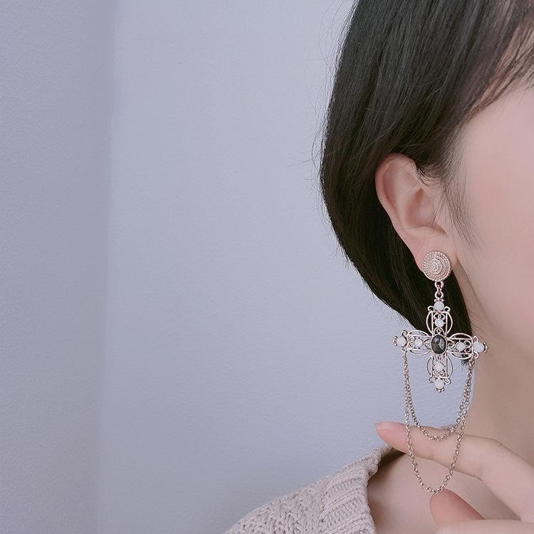 2021 New Retro Baroque Luxury Court Atmosphere Court Ladies Temperament Earrings Online Celebrity Earings Fashion Jewelry 2021
2021 New Retro Baroque Luxury Court Atmosphere Court Ladies Temperament Earrings Online Celebrity Earings Fashion Jewelry 2021