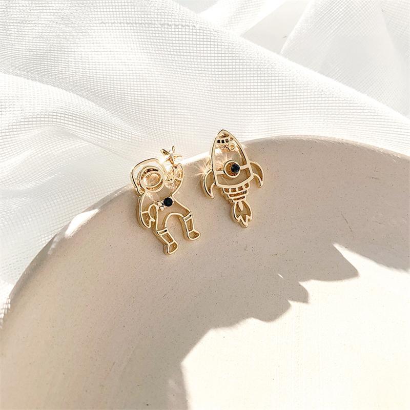 The new cartoon fun hollow metal stud earrings astronauts astronauts rocket stud earrings jewelry accessories1
The new cartoon fun hollow metal stud earrings astronauts astronauts rocket stud earrings jewelry accessories1