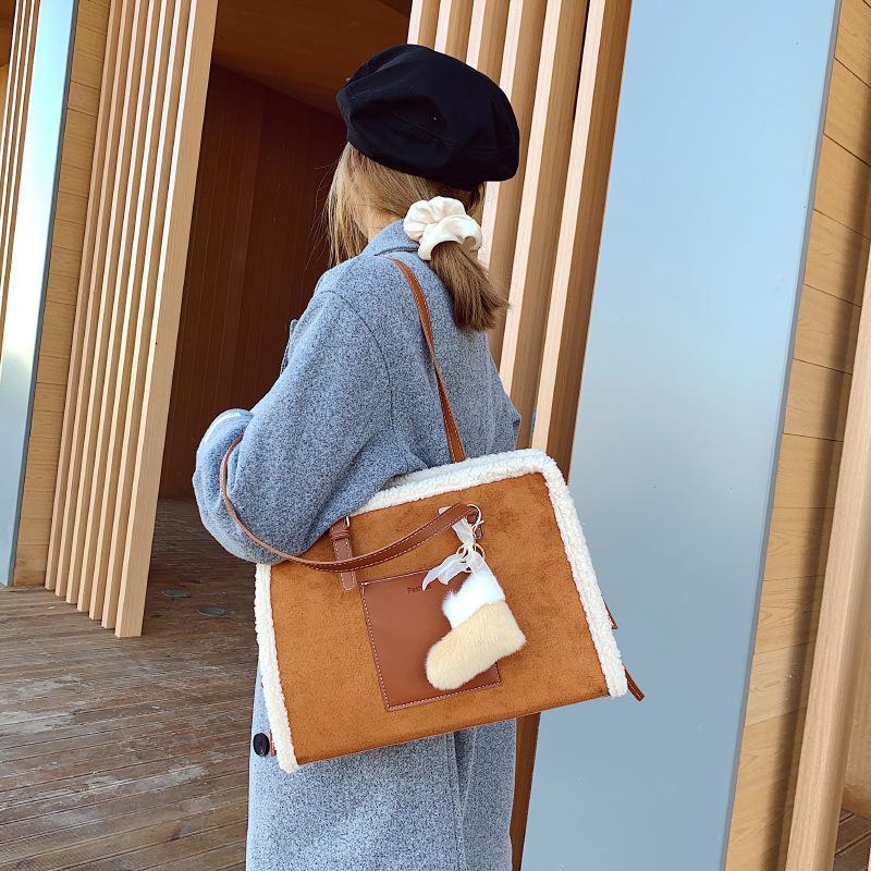 Evening Bags Faux Suede Big Tote For Women Plush Large-capacity Handbags Lambswool Shoulder Female Casual Underarm Bag Purses 2022 Ins
Evening Bags Faux Suede Big Tote For Women Plush Large-capacity Handbags Lambswool Shoulder Female Casual Underarm Bag Purses 2022 Ins