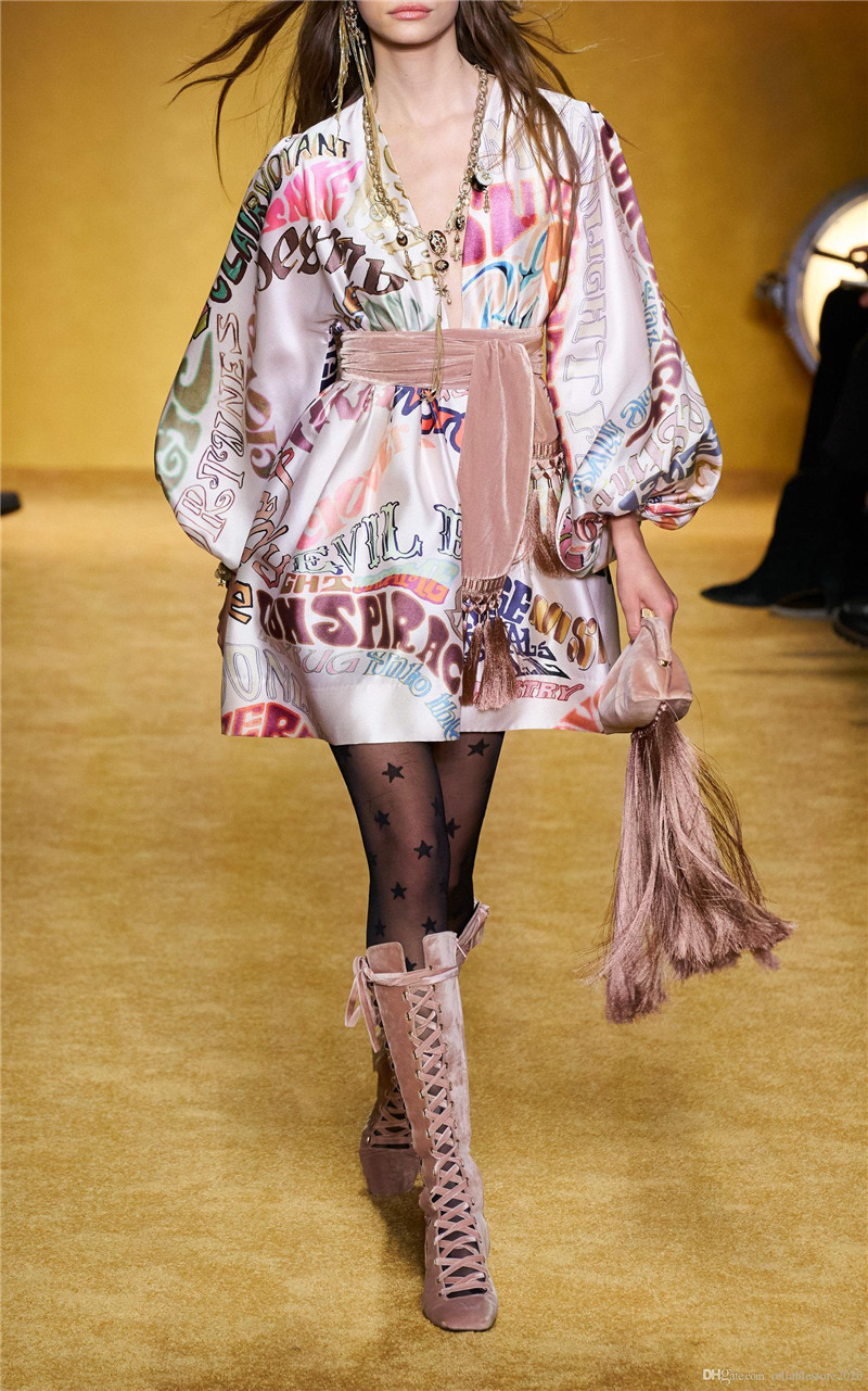 2021 Australian show alphabetic print silk lantern sleeve V neck mini dress holiday skirt, Black;pink
2021 Australian show alphabetic print silk lantern sleeve V neck mini dress holiday skirt, Black;pink