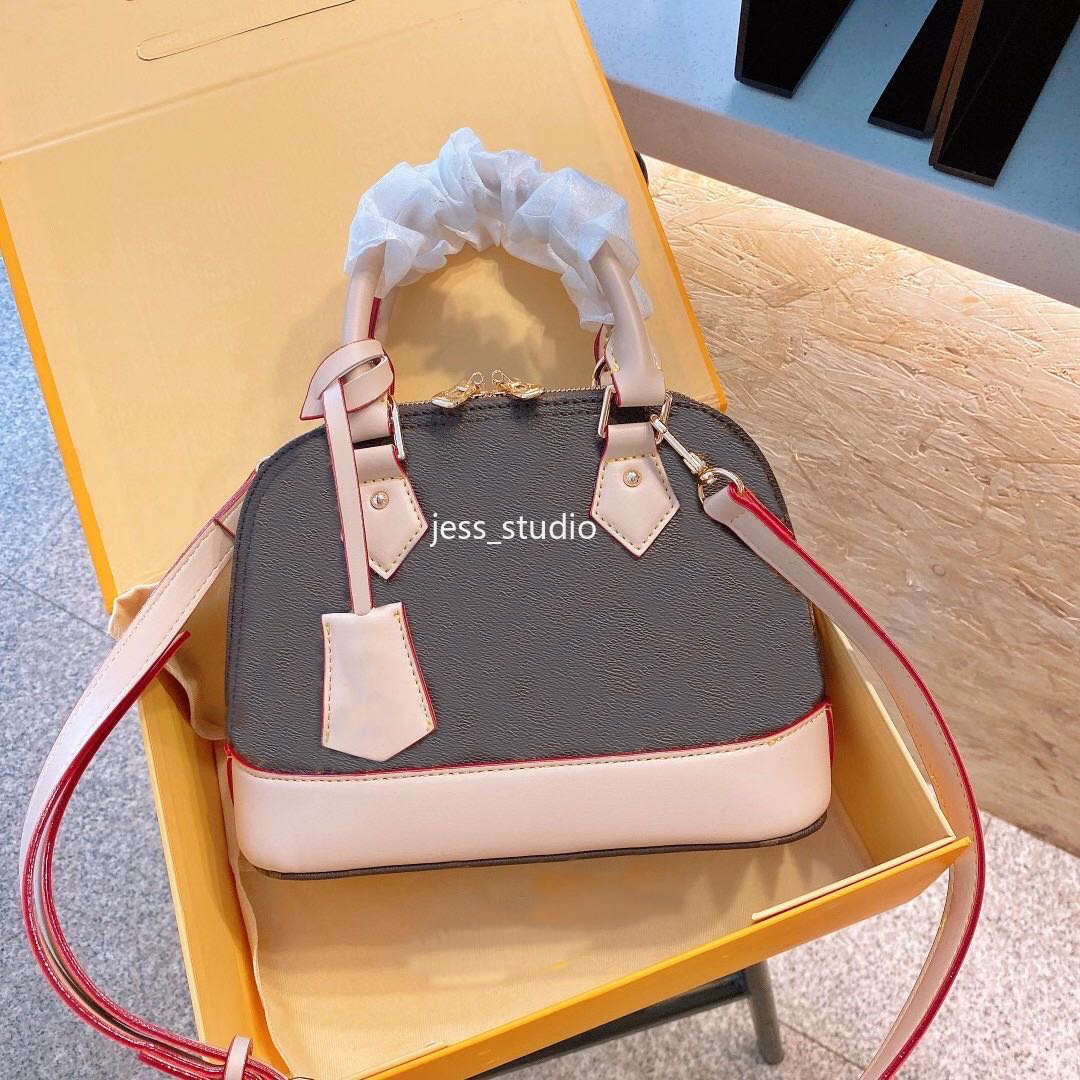 2021 fashion casual ladies one-shoulder messenger handbag classic shell high-quality leather trendy woman wallet, Not sold separately box
2021 fashion casual ladies one-shoulder messenger handbag classic shell high-quality leather trendy woman wallet, Not sold separately box