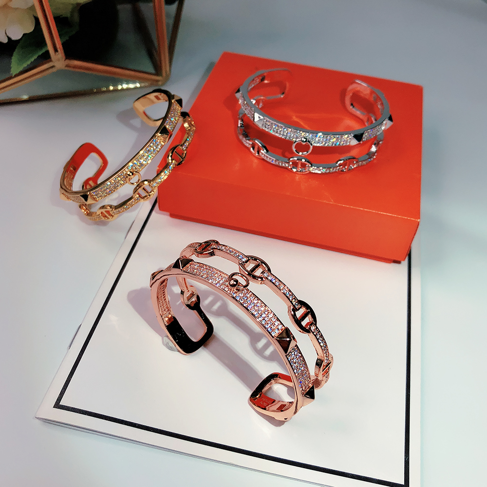 Lock Gold Bracelets Women Punk for Best gift luxurious Superior quality jewelry Leather belt Bracelet free delivery Double-deck Bracelets
Lock Gold Bracelets Women Punk for Best gift luxurious Superior quality jewelry Leather belt Bracelet free delivery Double-deck Bracelets