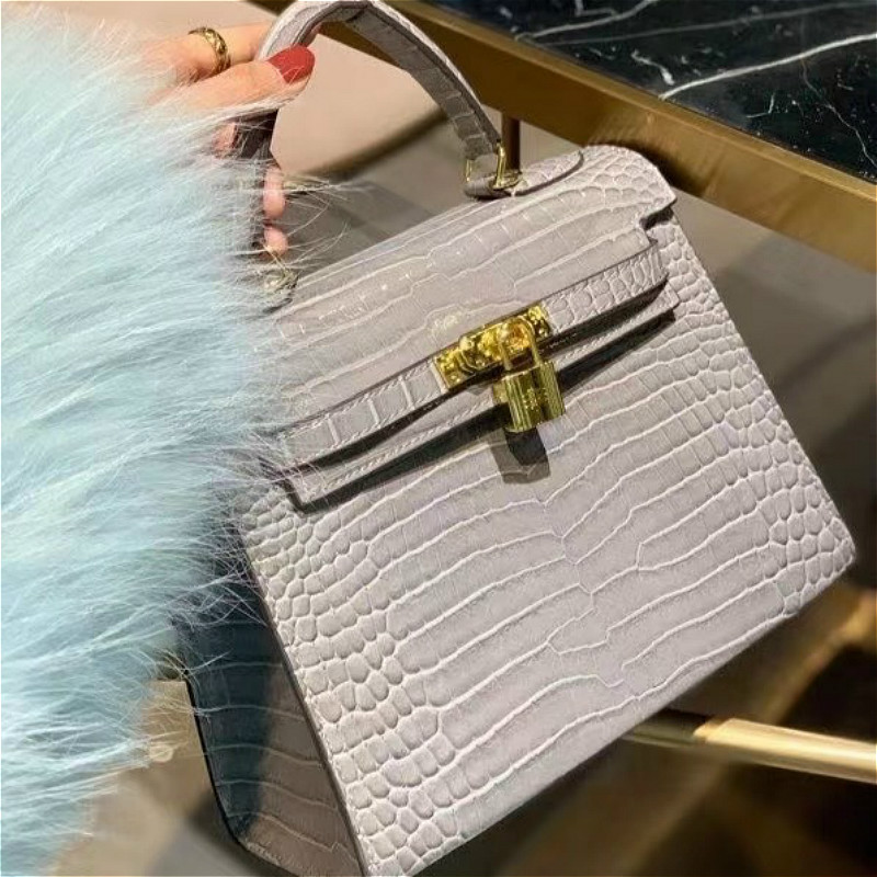 High-End Handbag European and American Kelly Bag Underarm Shoulder bag Crocodile pattern Elegant Tide Women Bags pochette tote
High-End Handbag European and American Kelly Bag Underarm Shoulder bag Crocodile pattern Elegant Tide Women Bags pochette tote