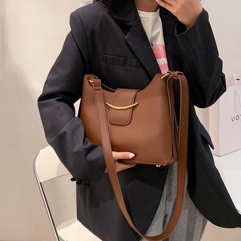 Ladies High Quality Small Bucket Bag Simple Designer Women 2021 Shoulder Handbags Luxury Pu Leather Crossbody Bag Simply Purses, Black
Ladies High Quality Small Bucket Bag Simple Designer Women 2021 Shoulder Handbags Luxury Pu Leather Crossbody Bag Simply Purses, Black
