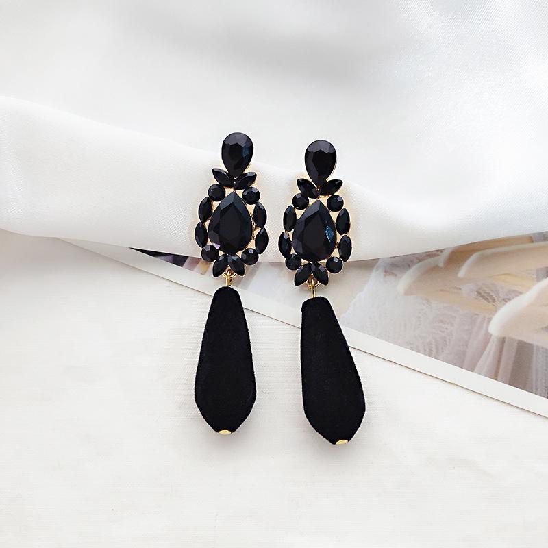 2020 Vintage Water Drop style Women earrings Contracted long exquisite crystal flower modelling design Drop earrings1
2020 Vintage Water Drop style Women earrings Contracted long exquisite crystal flower modelling design Drop earrings1