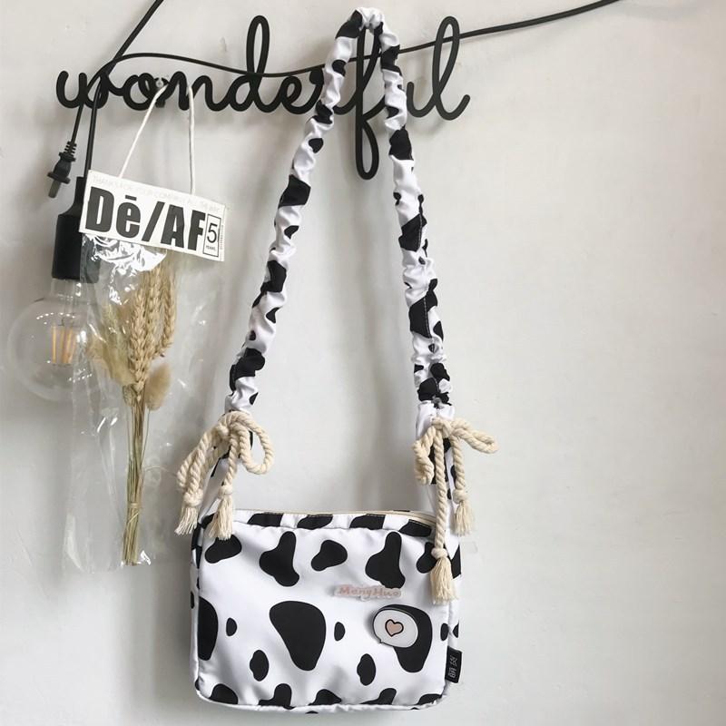 Korean versatile Cow Print Canvas Shoulder Bag women's bag 2021 new girl's schoolbag cute cartoon messenger, White
Korean versatile Cow Print Canvas Shoulder Bag women's bag 2021 new girl's schoolbag cute cartoon messenger, White