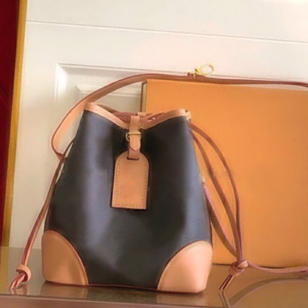Genuine leather handbag lady fashion mini Bucket bag women shoulder bag lady Tote women purse messenger bag cross body purse wholesale
Genuine leather handbag lady fashion mini Bucket bag women shoulder bag lady Tote women purse messenger bag cross body purse wholesale