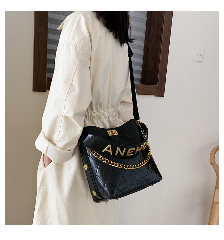 Bucket bag designer shoulder bags women messenger bag Lozenge lady luxury crossbody handbag widened handle chain three straps lock HBP, Extra shipping(not for sale)
Bucket bag designer shoulder bags women messenger bag Lozenge lady luxury crossbody handbag widened handle chain three straps lock HBP, Extra shipping(not for sale)