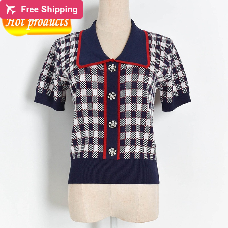 2021 Vintage Plaid England Women's Blouses Will See New Viscose Contrast Color Kintted Tops Elegant Diamond Button Short Sleeve Sweater BT44, Navy blue.
2021 Vintage Plaid England Women's Blouses Will See New Viscose Contrast Color Kintted Tops Elegant Diamond Button Short Sleeve Sweater BT44, Navy blue.