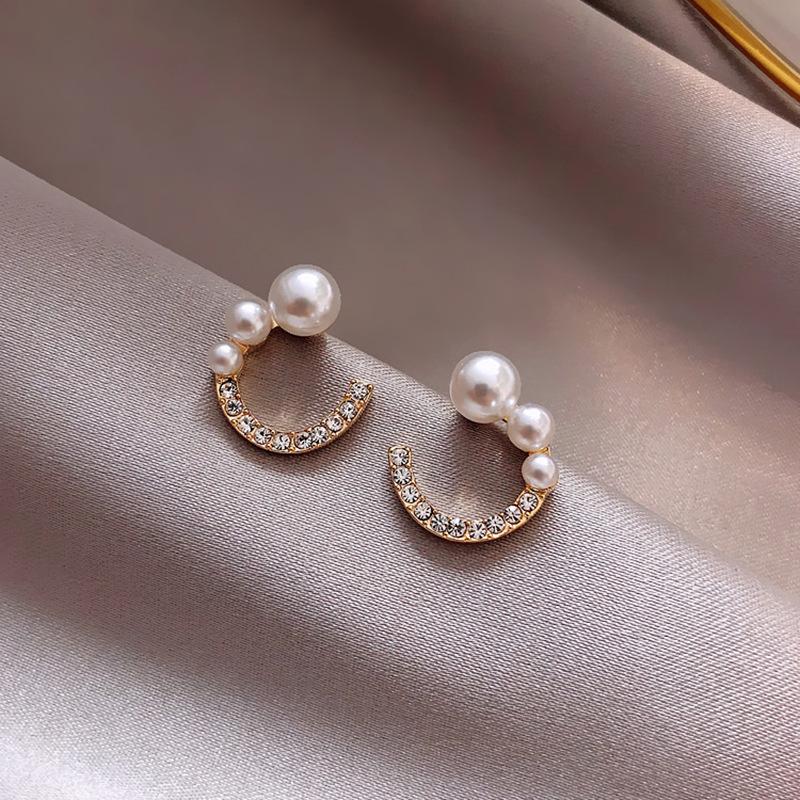 2020 Korean New Simple Pearl Earrings Fashion Temperament Small Versatile Earrings Female Jewelry
2020 Korean New Simple Pearl Earrings Fashion Temperament Small Versatile Earrings Female Jewelry