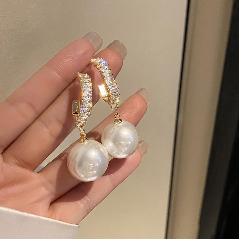 Dangle & Chandelier Sparkling Zircon Pearl Earrings For Women Korean Style Temperament Fashion Jewelry Earings Bijoux Wholesale White Grey
Dangle & Chandelier Sparkling Zircon Pearl Earrings For Women Korean Style Temperament Fashion Jewelry Earings Bijoux Wholesale White Grey
