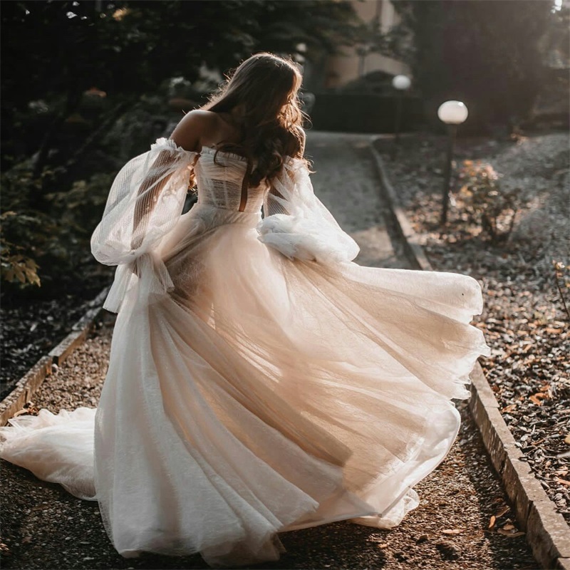 Newest Boho A Line Wedding Dresses Beige Long Sleeves Custom Made Lace Chic Bridal Gowns Gorgeous Sweep Train Soft Tulle Robes De Mariée