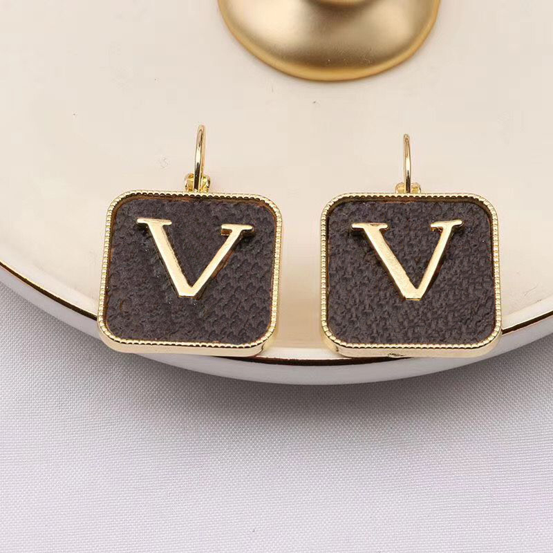 20style 18K Gold Plated 925 Silver Designer Letters Stud Earrings Classic Small Sweet Wind Geometric Women Crystal Rhinestone Pearl Earring Wedding Party Jewelry
20style 18K Gold Plated 925 Silver Designer Letters Stud Earrings Classic Small Sweet Wind Geometric Women Crystal Rhinestone Pearl Earring Wedding Party Jewelry
