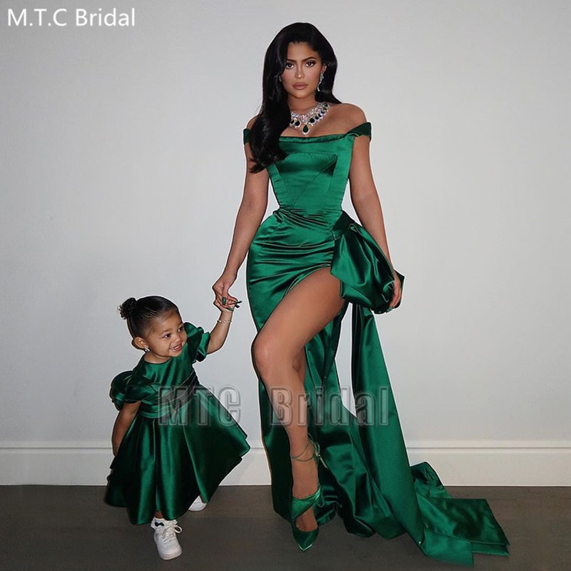 Green Sexy Long Mermaid Prom Dresses High Slit Off The Shoulder Shiny Satin Formal Occasion Dress Plus Size Graduation Gowns, Black
Green Sexy Long Mermaid Prom Dresses High Slit Off The Shoulder Shiny Satin Formal Occasion Dress Plus Size Graduation Gowns, Black
