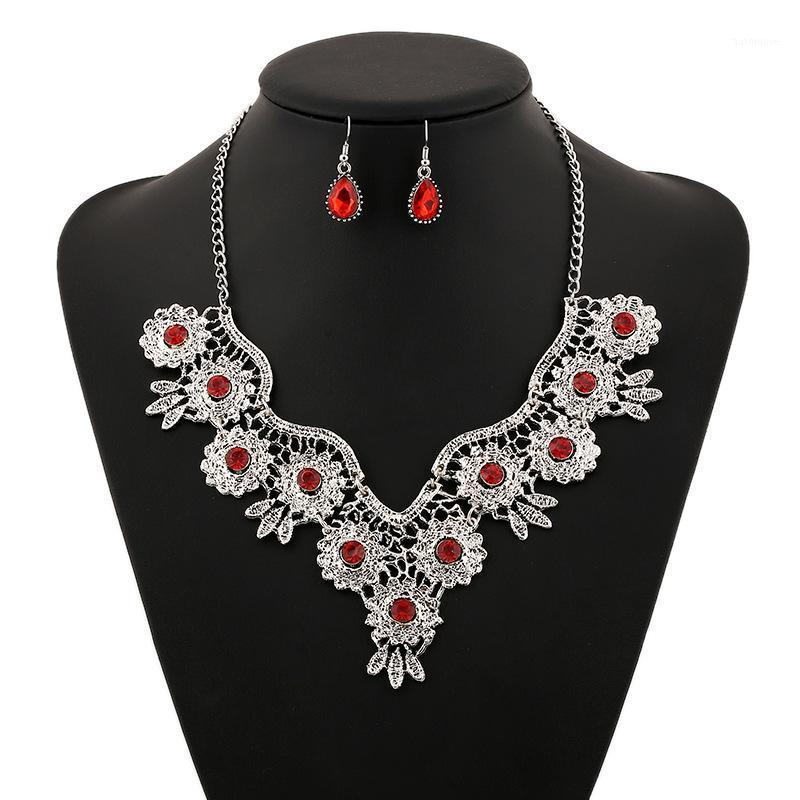 LZHLQ Vintage Hollow Flower Rhinestone Necklace Trendy Women Metal Plated Chain Necklaces Ethnic Carving Jewelry Accessories1
LZHLQ Vintage Hollow Flower Rhinestone Necklace Trendy Women Metal Plated Chain Necklaces Ethnic Carving Jewelry Accessories1