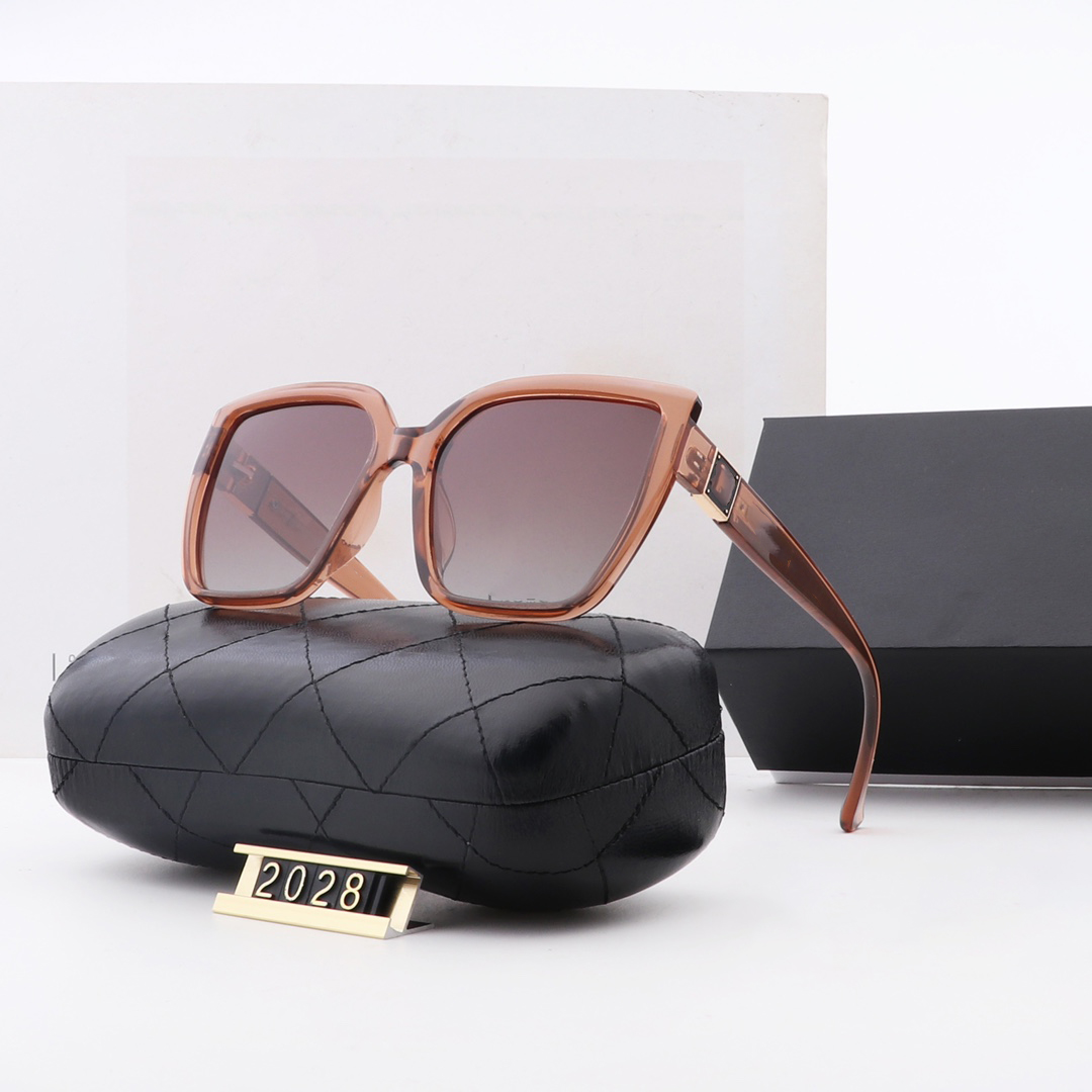 designer sunglasses Fashion sunglasses for woman women luxury Outdoor party Beach eyeglasses frame ultraviolet Polarized UV400 Gifts eyeglass with Free Box 2022
designer sunglasses Fashion sunglasses for woman women luxury Outdoor party Beach eyeglasses frame ultraviolet Polarized UV400 Gifts eyeglass with Free Box 2022