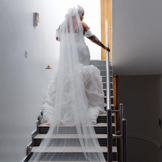 Long Sleeves Mermaid Wedding Dresses 2022 Lace Crystal Ruffles Skirt African Nigerian Trumpet Plus Size Brdial Gowns