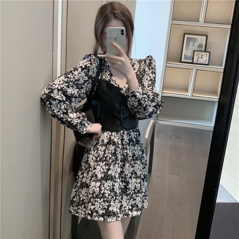 Autumn 2020 New Retro Style Long Sleeve floral dress sub temperament Leather Vest two piece suit women' fashion, As pic
Autumn 2020 New Retro Style Long Sleeve floral dress sub temperament Leather Vest two piece suit women' fashion, As pic