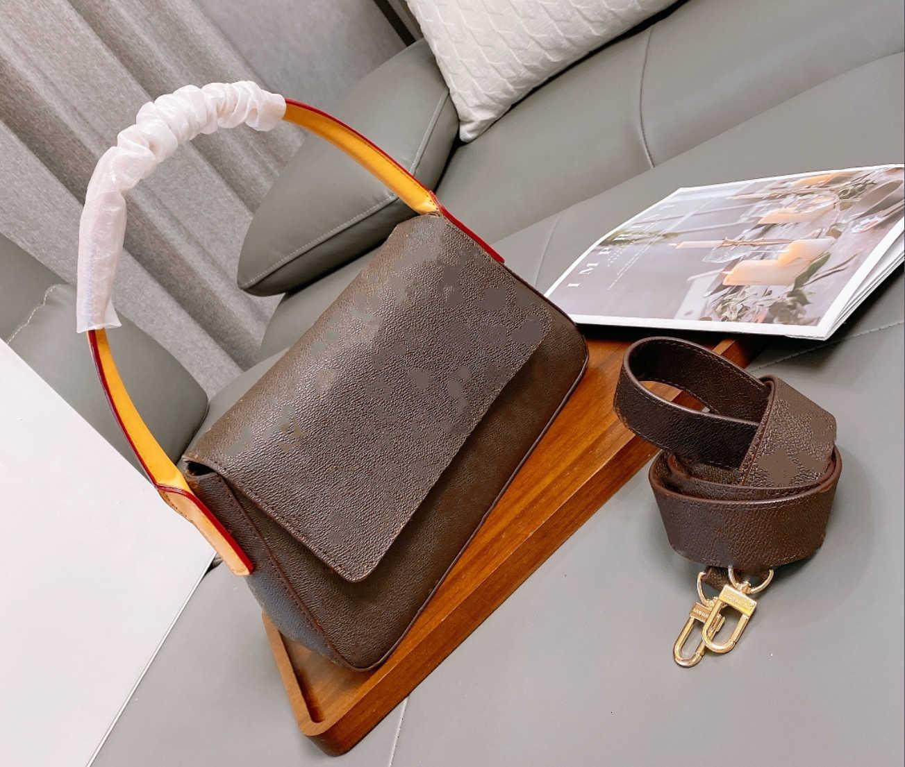 2020 high qulity classic womens handbags flower ladies composite tote top PU leather clutch Cross Body bags female Shoulder Bags, 28x17cm
2020 high qulity classic womens handbags flower ladies composite tote top PU leather clutch Cross Body bags female Shoulder Bags, 28x17cm