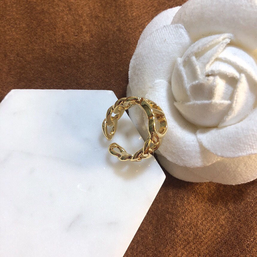 D family 2020 new luxury designer CD letter opening adjustable ring net celebrity all-match fashion material
D family 2020 new luxury designer CD letter opening adjustable ring net celebrity all-match fashion material